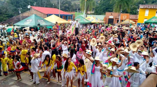 Chaguaní's town square turns into a singles celebration every May. (Photo courtesy Alcaldía de Chaguaní)