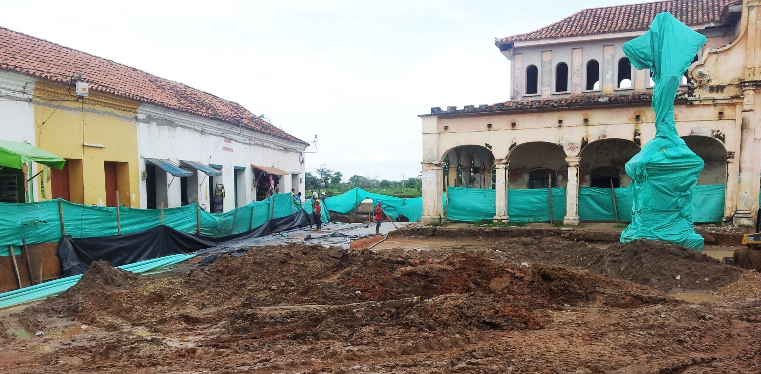 Mompós plaza being restored