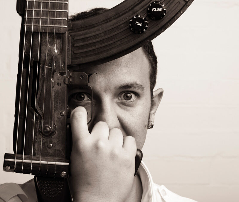 Cesar Lopez with his escopetarra