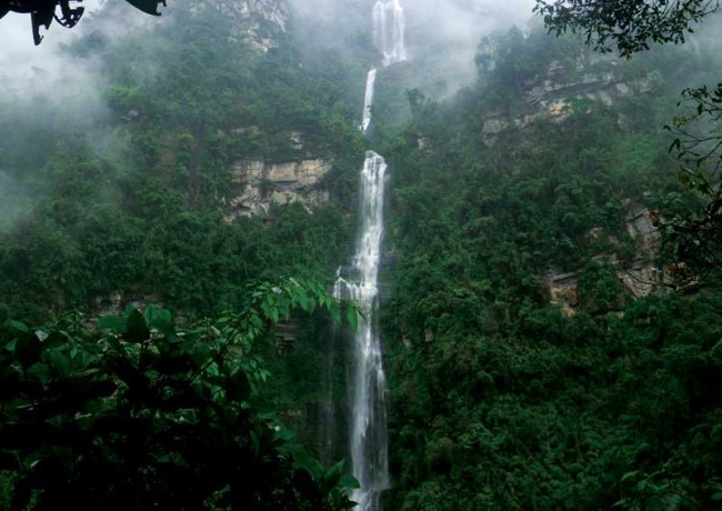 An hour from the capital, La Chorrera is Colombia's highest known waterfall.