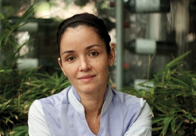 Chef Catalina Vélez from Cali teaches local about healthy ingredients.