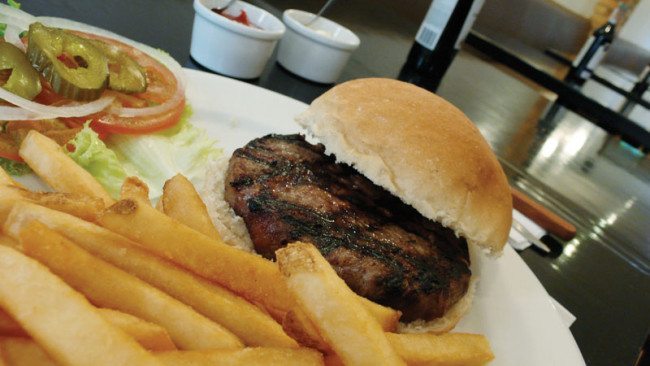 A traditional burger in the heart of the Zona Rosa.