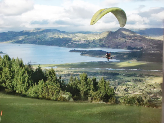 Flying tandem over the sabana de Bogotá.