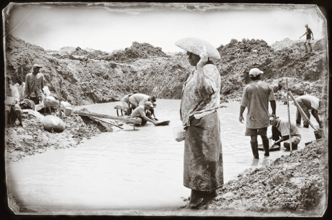 Bureaucracy and low prices fro gold are creating a crisis in the sector.