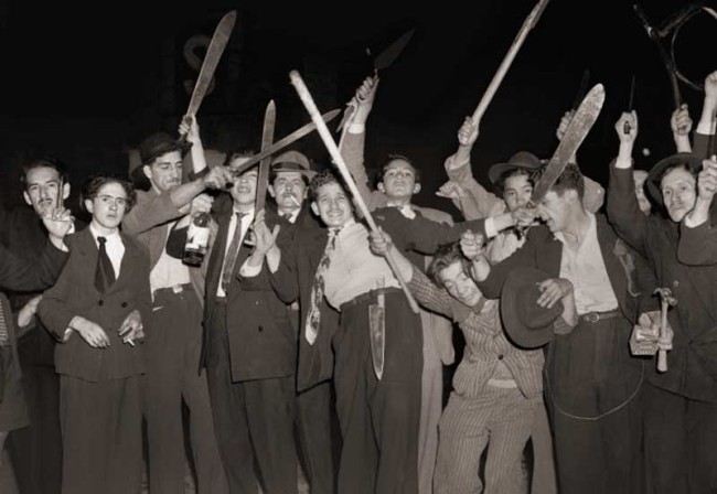 Machete-wielding workers during the Bogotazo by Sandy Gonzalez.