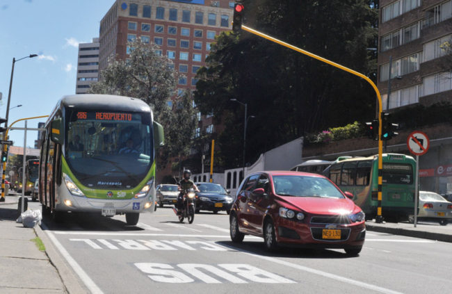 A new bus lane generates debate over mobility.