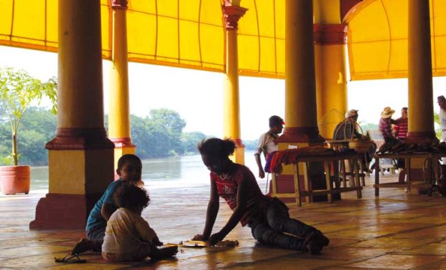 The Republican pier in Lorica, Cordoba.