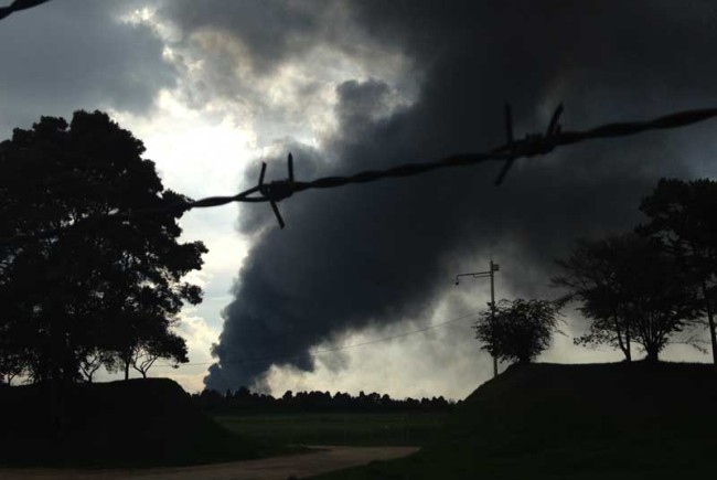 The plumes of smoke form the Fontibon tire fire.