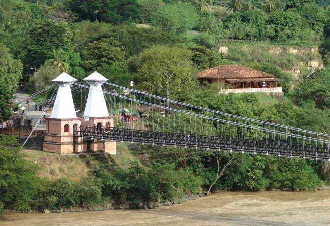 The Puente de Occidente over the Cauca River.