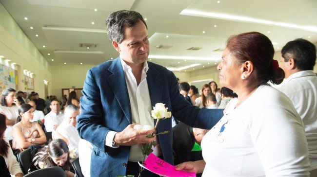 Sergio Jaramillo with families of disappeared in Villavicencio