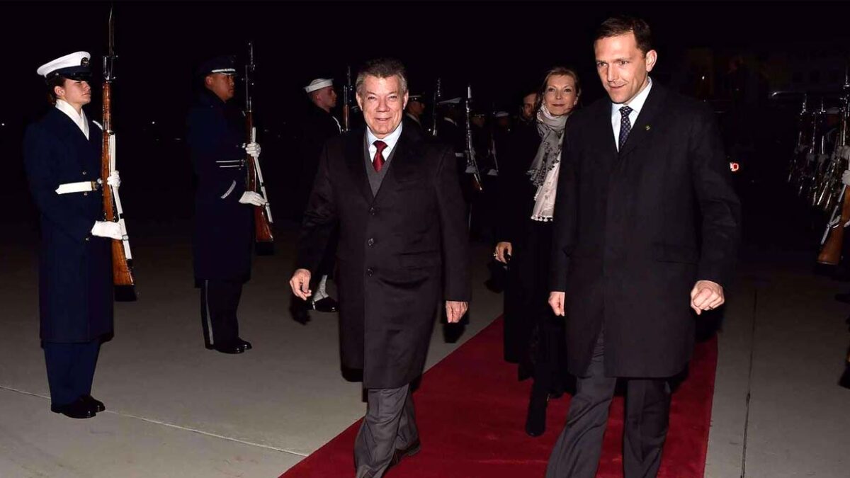 President Santos arrives in Washington