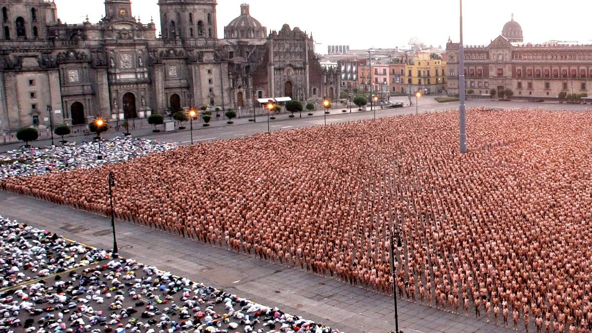 Spencer Tunick's work in Mexico City