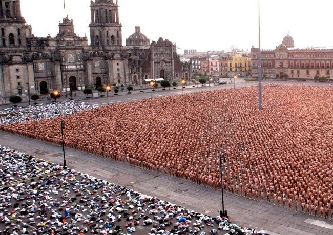 Spencer Tunick's work in Mexico City