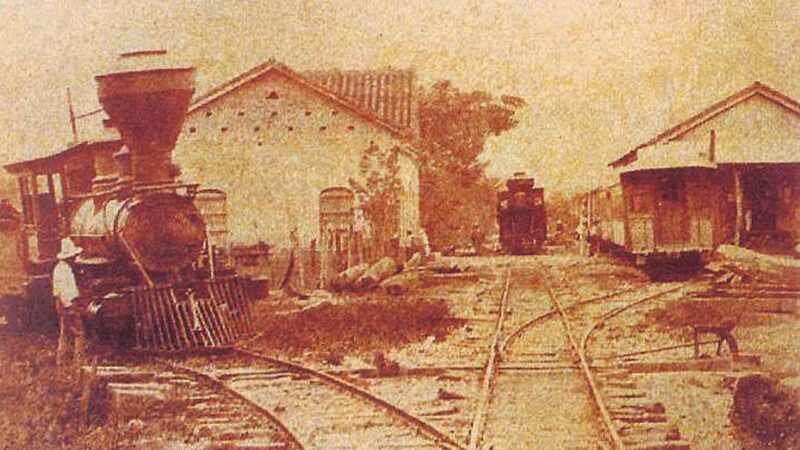 A train once connected Apulo to Bogotá.