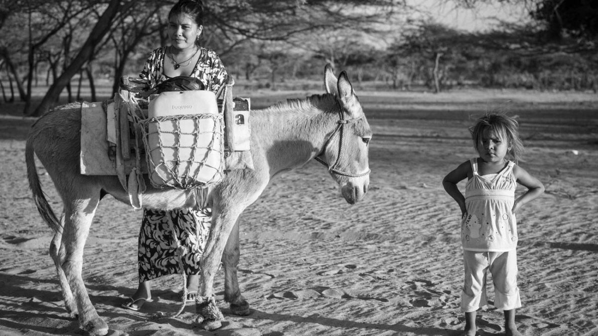 A Wayúu mother and child pose in Colombia's La Guajira region. (Photo by Camilo George)