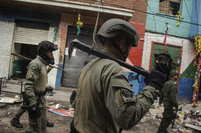 More than 2,000 police officers participate in the El Bronx operative. Photo:Carlos Bernate.