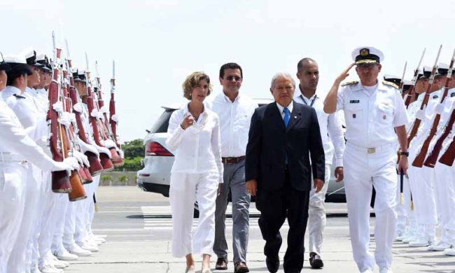 President of El Salvador Salvador Sánchez arrives in Cartagena in advance of the peace signing. (Photo courtesy Presidencia de la Republica)