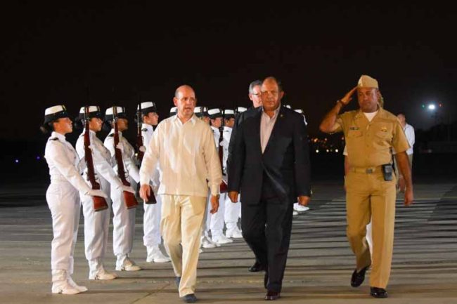 Peruvian President Pedro Pablo Kuczynski arrives in Cartagena. (Photo courtesy Presidencia de la Republica)
