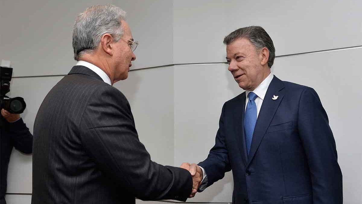 President Juan Manuel Santos meets with former President Alvaro Uribe to discuss how Colombia can move forward with its peace process (Photo courtesy Presidencia de la Republica)