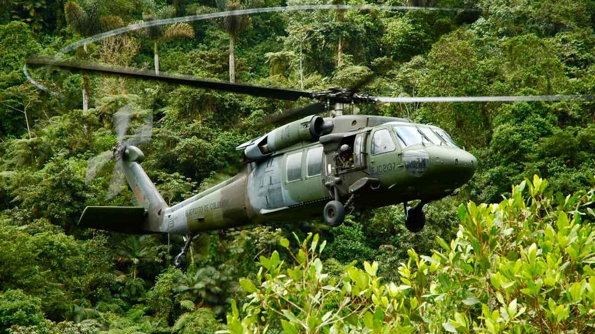 Members of Colombia's air force fly a practice mission (Photo courtesy Ejercito Nacional)