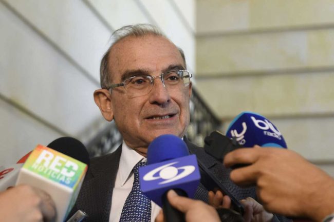 Humberto de la Calle speaks to the press following Sundays' peace vote in Colombia (Photo provided).