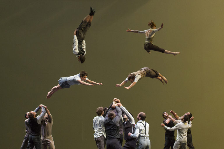 XY Company’s acrobats kick off at the Teatro Mayor JMSD