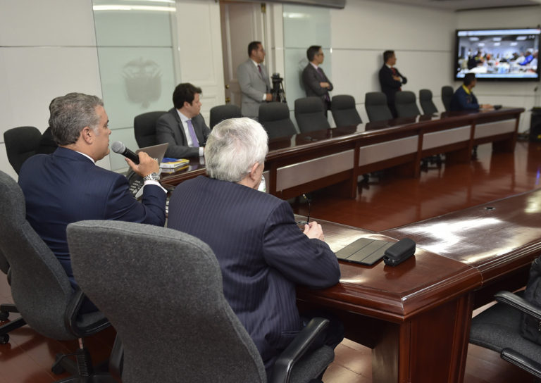 Duque monitors preventive floodgate closure at Hidroituango