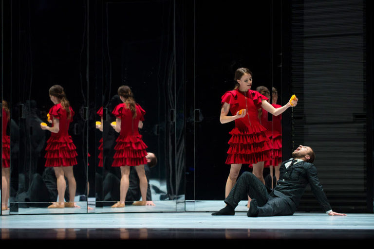 National Dance Company of Spain brings Carmen to the Colón stage.