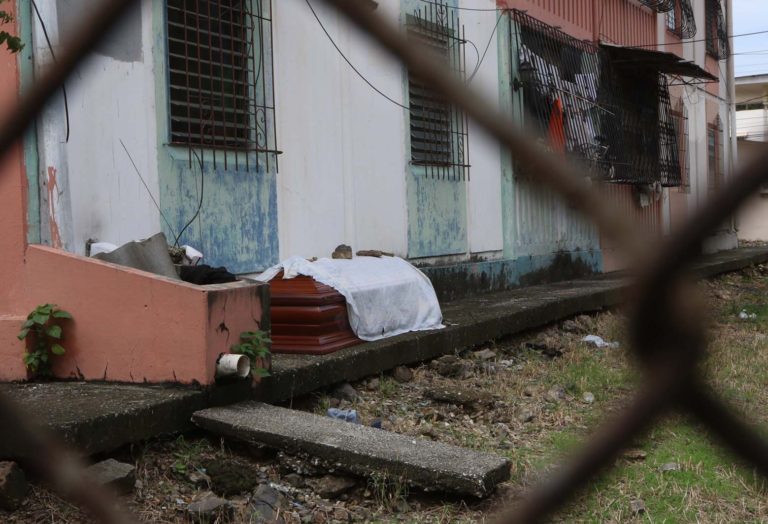 The impossibility of burial doubles the pain of coronavirus in Guayaquil