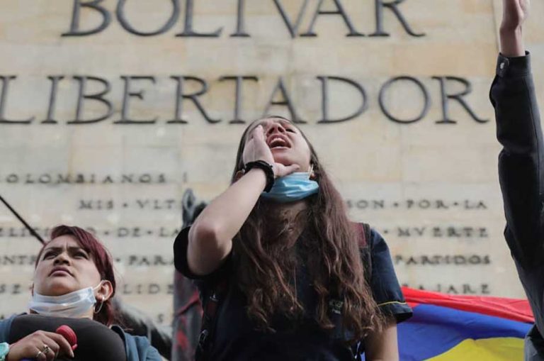 Amid mostly peaceful Bogotá protests, Colombia reports record 530 Covid deaths