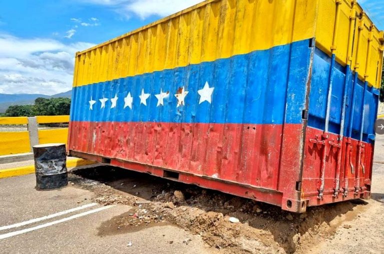 Colombia and Venezuela reopen international border for trade