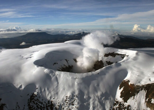 Colombia's Nevado del Ruíz volcano has been placed on orange alert for imminent eruption. Photo: SGC