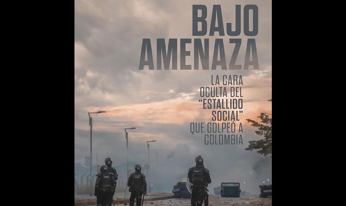 Front cover of Diego Molano's book, Under Threat", published by Planeta, 2023.