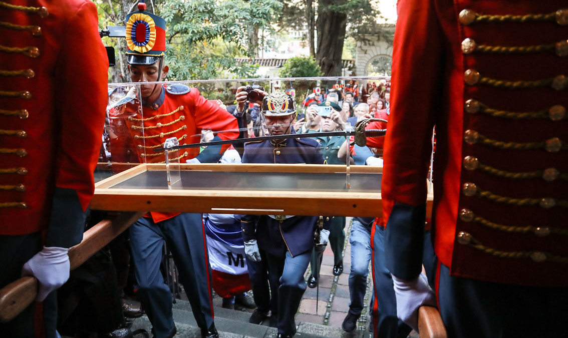 Members of the Presidential Guard return Simón Bolívar's sword to the Liberator's estate in central Bogotá. Photo: Presidencia