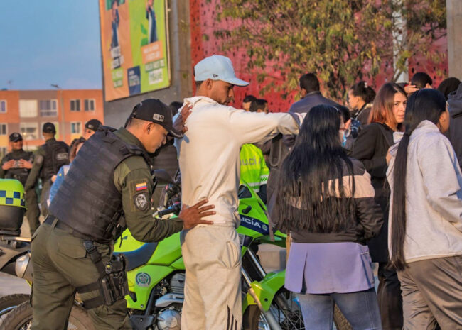 Operation Bogotá will deploy an additional 700 police to city streets, parks and TransMilenio. Photo: Alcaldía.