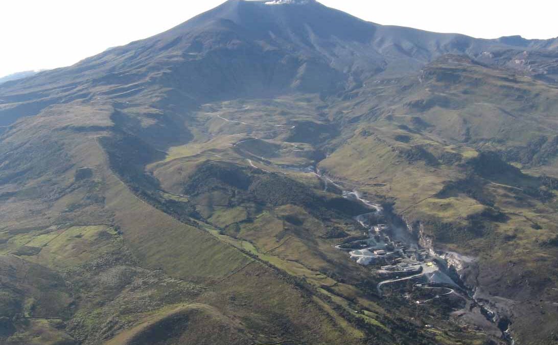 The Puracé in Cauca reaches 4,650 meters (15,256 feet) and sits at the northern end of the Los Coconucos volcanic chain. Photo: Servicio Geológico Colombiano