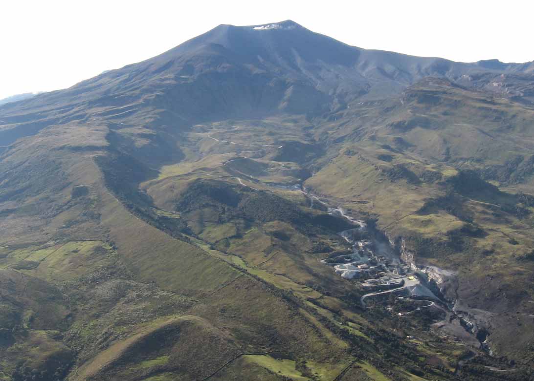 The Puracé in Cauca reaches 4,650 meters (15,256 feet) and sits at the northern end of the Los Coconucos volcanic chain. Photo: Servicio Geológico Colombiano