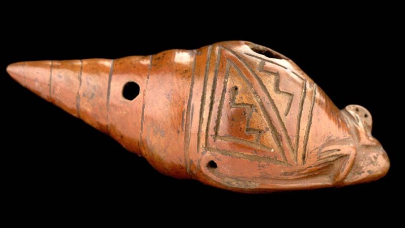 A pre-Columbian flute is one of many artifacts in the exhibition Colombia: En un aliento. Photo courtesy: Banco de la República.