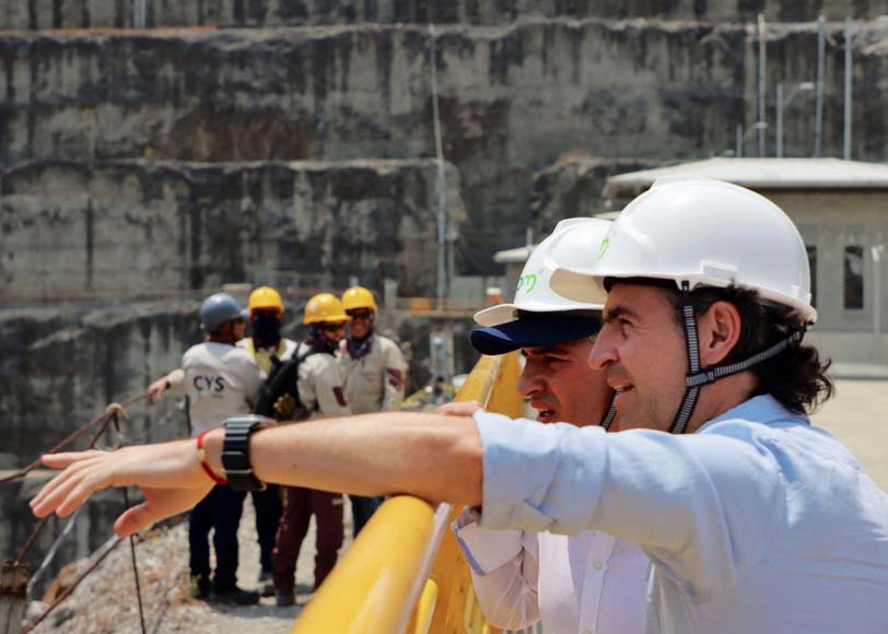 Medellín Mayor Federico Gutiérrez and Antioquia Governor Andrés Julian Rendón at the Hidroituango power plant. Photo: Gobernación/X