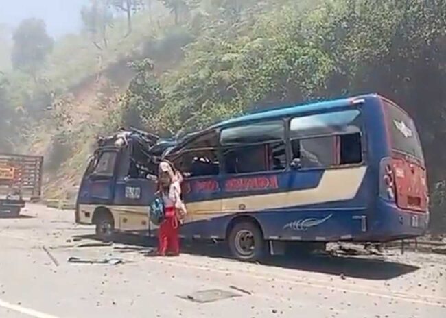 Passengers are rescued from a municipal bus in Cauca, Colombia, during Saturday's terrorist attack on the Pan-American highway. Photo: X