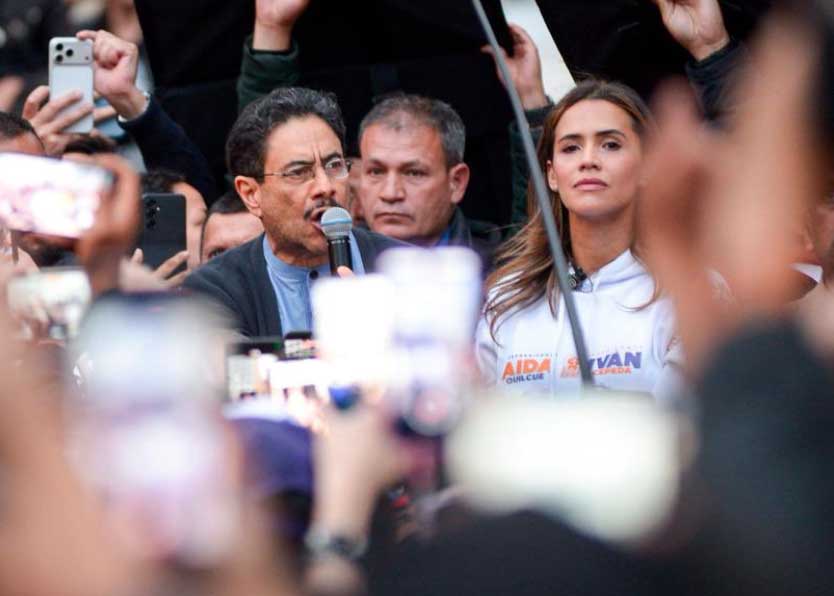 Iván Cepeda concedes election defeat, Petro begins transition to De la Espriella government